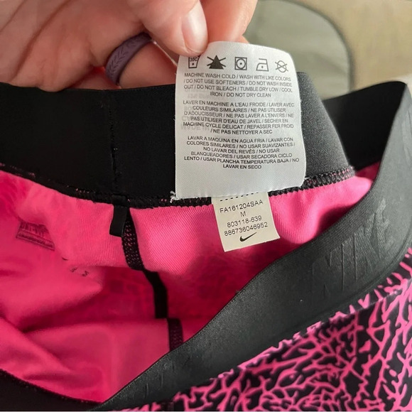 Nike Leggings Women's Medium Golf Pink Black Reef Print Logo Waist Athleisure - Picture 9 of 9